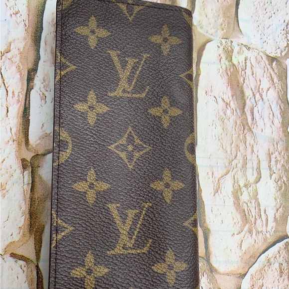 Louis Vuitton Monogram Sunglass Case in great condition - Picture 11 of 12